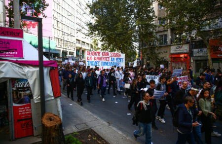 diimeri-panekpaideytiki-kinitopoiisi-skines-kai-synaylia-sto-syntagma-poreies-se-oli-ti-chora-tin-tetarti-829749
