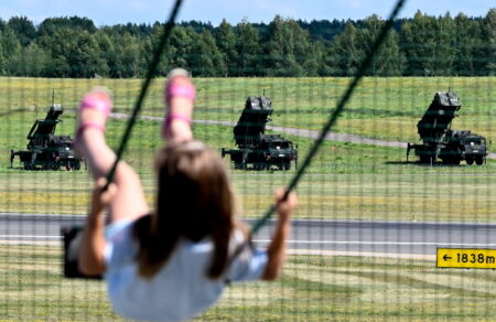 lithoyania-ekleise-to-aerodromio-toy-vilnioys-logo-drone-sikothikan-machitika-toy-nato-822424