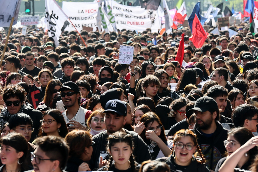 Διαδηλώσεις φοιτητών για τις περικοπές από την δημόσια παιδεία στην Χιλή