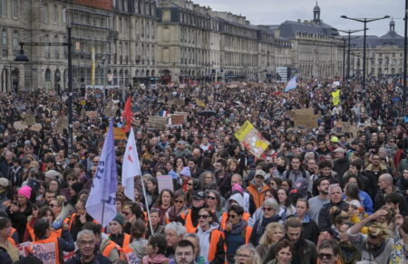 kan-to-opos-to-parisi-ekdilosi-tis-neas-aristeras-stin-esiea-832902