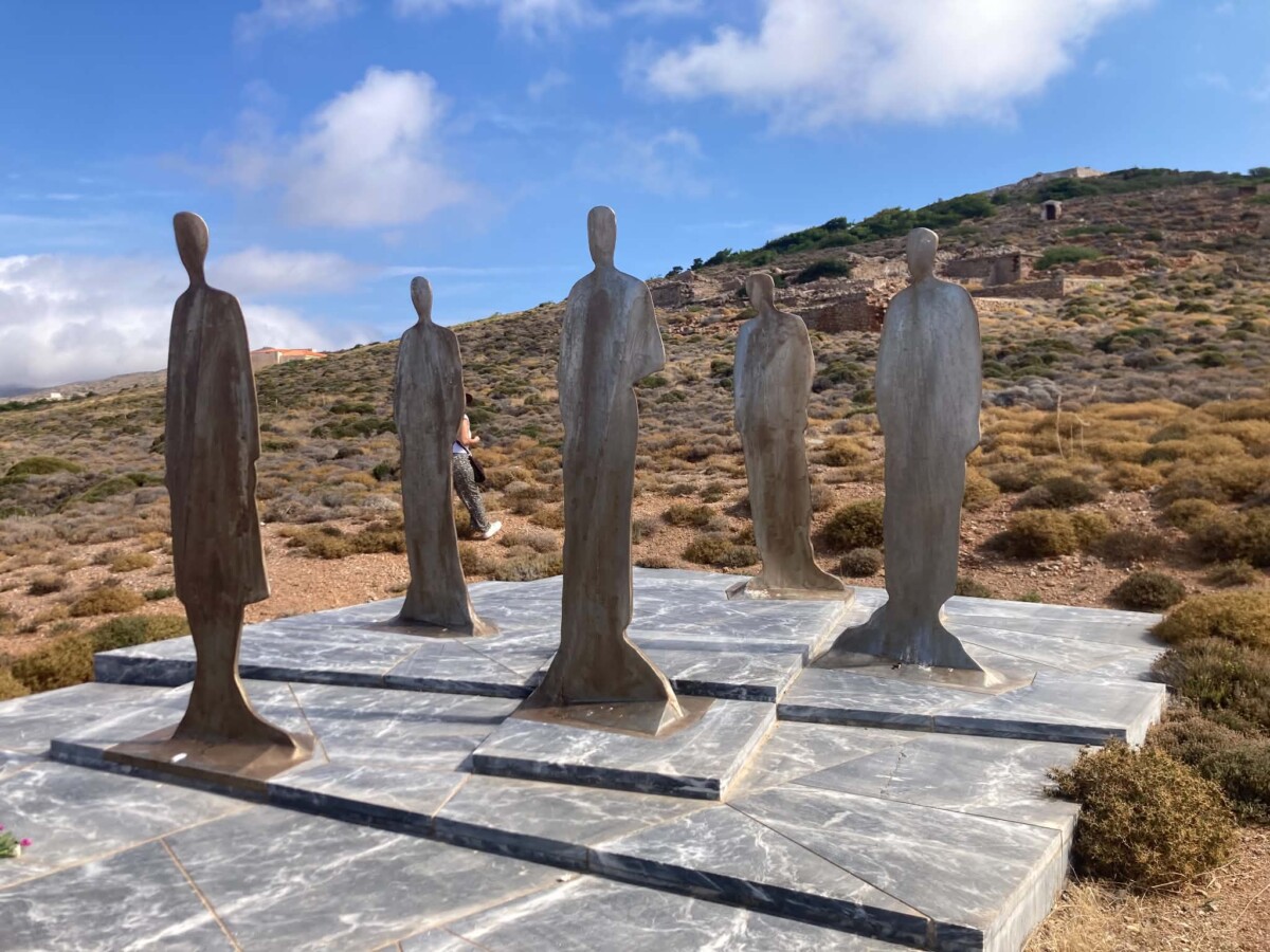 Δέσποινα Νάζου / Μακρόνησος: Αντι-τουρίστες της ιστορίας, αντι-γεωγραφίες της αθωότητας