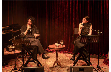 mikres-tapeinoseis-i-parastasi-poy-agapithike-kai-simeiose-apanota-sold-out-epistrefei-sto-baumstrasse-824860