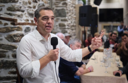 tsipras-psachnei-tis-ergostasiakes-rythmiseis-sti-13i-syntaxi-830545