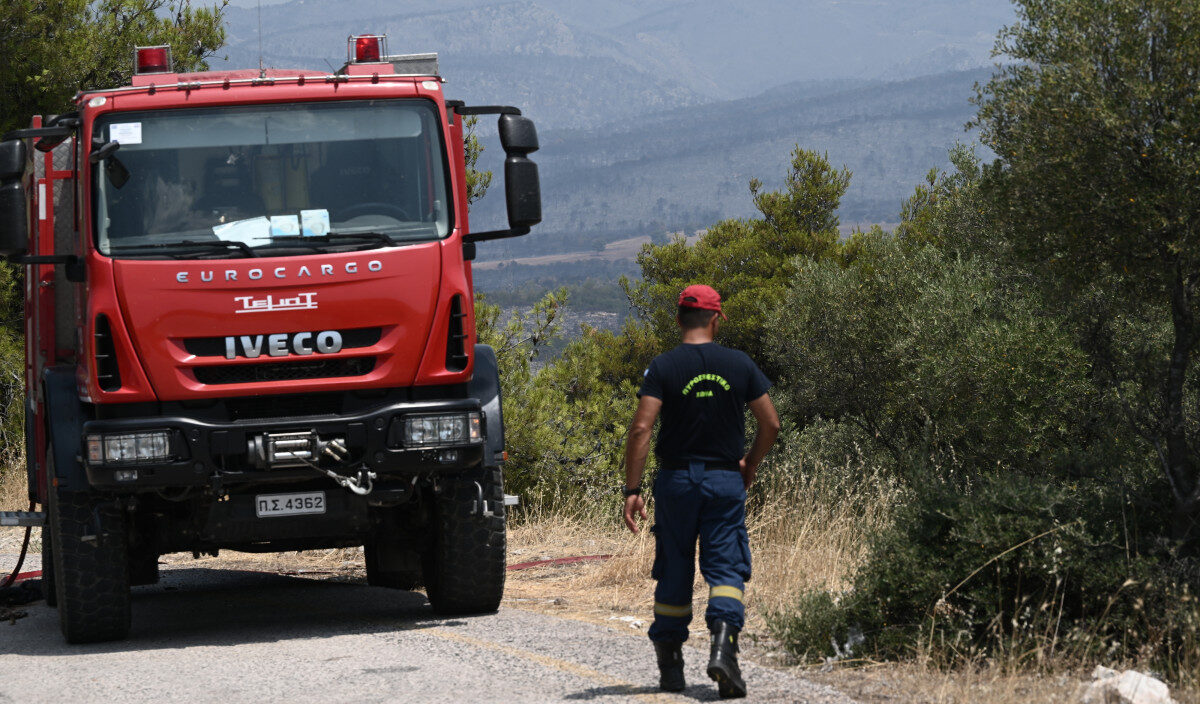 &Alpha;&kappa;&rho;&alpha;ί&omicron;&sigmaf; &kappa;ί&nu;&delta;&upsilon;&nu;&omicron;&sigmaf; &phi;&omega;&tau;&iota;ά&sigmaf; / &Sigma;&upsilon;&nu;&alpha;&gamma;&epsilon;&rho;&mu;ό&sigmaf; &tau;&eta;&nu; &Tau;&epsilon;&tau;ά&rho;&tau;&eta; &sigma;&epsilon; &Alpha;&tau;&tau;&iota;&kappa;ή &kappa;&alpha;&iota; 4 &pi;&epsilon;&rho;&iota;&omicron;&chi;έ&sigmaf;