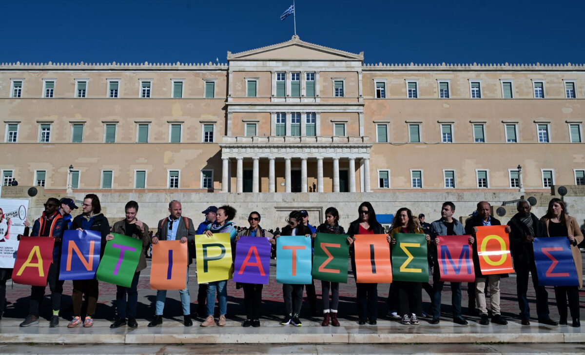 &Rho;&eta;&tau;&omicron;&rho;&iota;&kappa;ή &mu;ί&sigma;&omicron;&upsilon;&sigmaf; / &Alpha;&nu;&eta;&sigma;&upsilon;&chi;&eta;&tau;&iota;&kappa;ή &alpha;ύ&xi;&eta;&sigma;&eta; &mu;έ&sigma;&omega; &delta;&iota;&alpha;&delta;&iota;&kappa;&tau;ύ&omicron;&upsilon; &mu;&alpha;&zeta;ί &mu;&epsilon; &kappa;&lambda;&iota;&mu;ά&kappa;&omega;&sigma;&eta; &pi;&epsilon;&rho;&iota;&sigma;&tau;&alpha;&tau;&iota;&kappa;ώ&nu; &rho;&alpha;&tau;&sigma;&iota;&sigma;&tau;&iota;&kappa;ή&sigmaf; &beta;ί&alpha;&sigmaf;