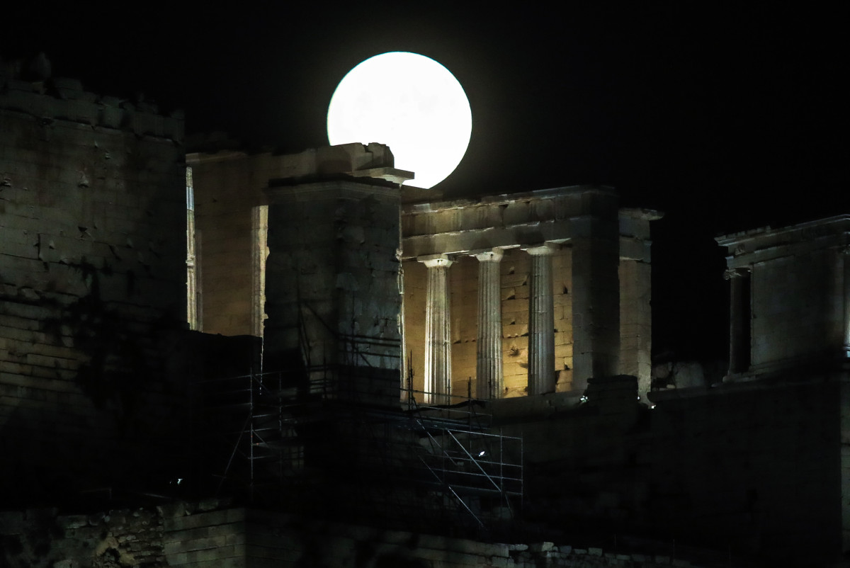 &Pi;&alpha;&nu;&sigma;έ&lambda;&eta;&nu;&omicron;&sigmaf; &tau;&omicron;&upsilon; &Alpha;&upsilon;&gamma;&omicron;ύ&sigma;&tau;&omicron;&upsilon; / &Epsilon;&kappa;&delta;&eta;&lambda;ώ&sigma;&epsilon;&iota;&sigmaf; &sigma;&epsilon; &mu;&nu;&eta;&mu;&epsilon;ί&alpha;, &mu;&omicron;&upsilon;&sigma;&epsilon;ί&alpha; &kappa;&alpha;&iota; &alpha;&rho;&chi;&alpha;&iota;&omicron;&lambda;&omicron;&gamma;&iota;&kappa;&omicron;ύ&sigmaf; &chi;ώ&rho;&omicron;&upsilon;&sigmaf; &sigma;&epsilon; ό&lambda;&eta; &tau;&eta; &chi;ώ&rho;&alpha;