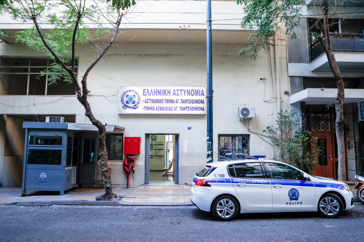 &Sigma;&upsilon;&nu;ή&gamma;&omicron;&rho;&omicron;&sigmaf; &tau;&omicron;&upsilon; &Pi;&omicron;&lambda;ί&tau;&eta; / &Pi;ό&rho;&iota;&sigma;&mu;&alpha; &ndash; &kappa;&alpha;&tau;&alpha;&pi;έ&lambda;&tau;&eta;&sigmaf; &gamma;&iota;&alpha; &theta;ά&nu;&alpha;&tau;&omicron; &Kappa;&alpha;&mu;&rho;ά&nu;: &laquo;&Tau;&omicron;&nu; ά&phi;&eta;&sigma;&alpha;&nu; &alpha;&beta;&omicron;ή&theta;&eta;&tau;&omicron; &sigma;&tau;&omicron; &kappa;&rho;&alpha;&tau;&eta;&tau;ή&rho;&iota;&omicron;&raquo;