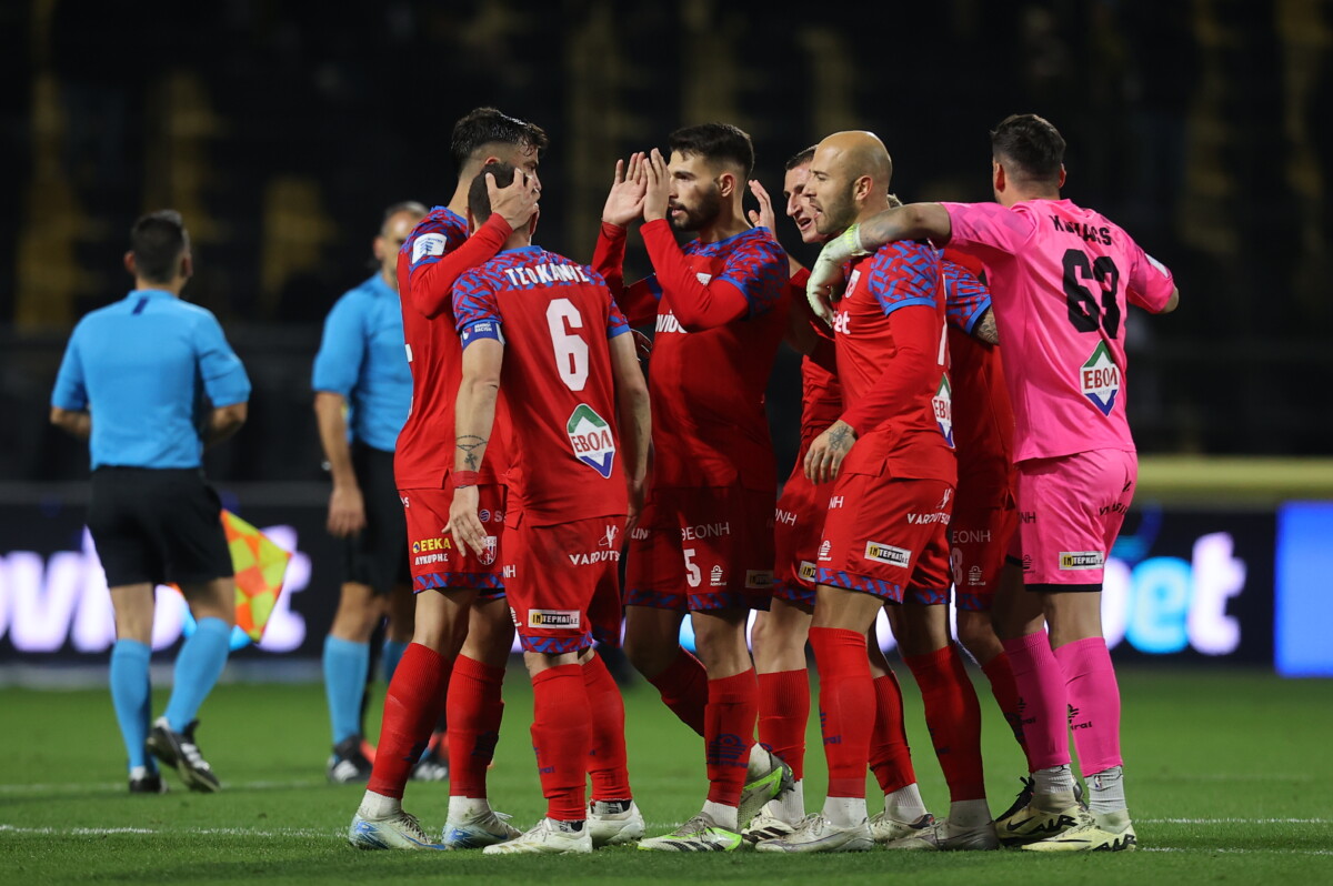 Super League / Συνεχίζει «αυτοκτονικά» ο Άρης, ήττα σοκ 1-0 από το Βόλο στου Χαριλάου, δεύτερη σερί