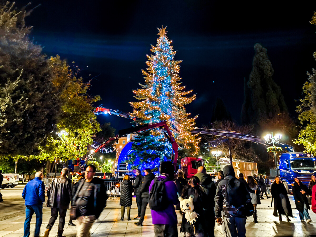 Σύνταγμα / Σήμερα η φωταγώγηση του χριστουγεννιάτικου δέντρου