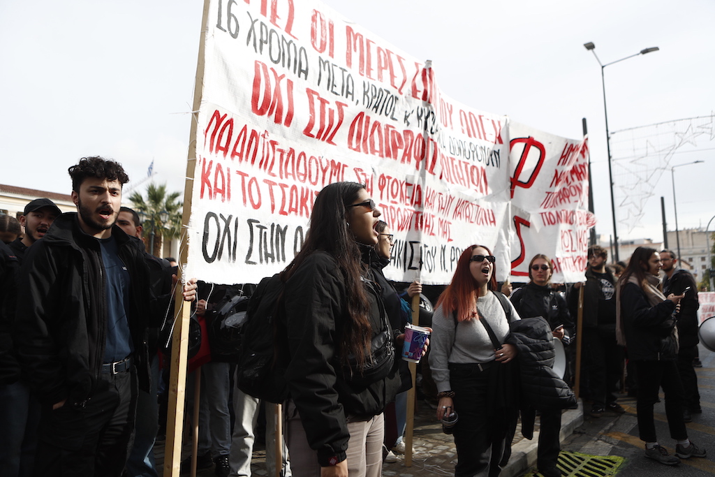 Δολοφονία Γρηγορόπουλου / Σε εξέλιξη η μαθητική πορεία – Συγκεντρώσεις στις μεγάλες πόλεις