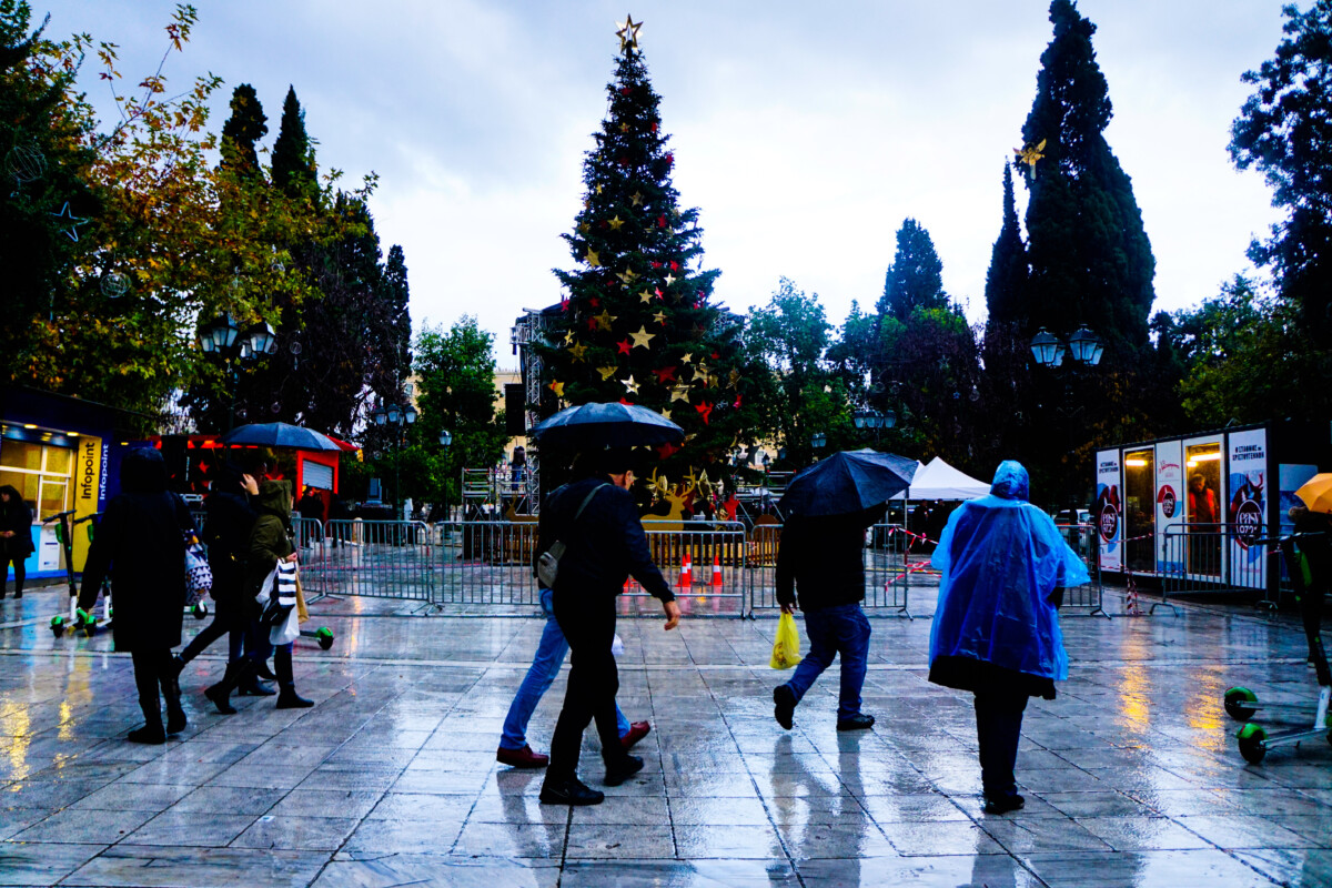 Ο καιρός τα Χριστούγεννα / Βροχές, καταιγίδες και χιόνια – Πώς θα κινηθούν τα μέσα μαζικής μεταφοράς