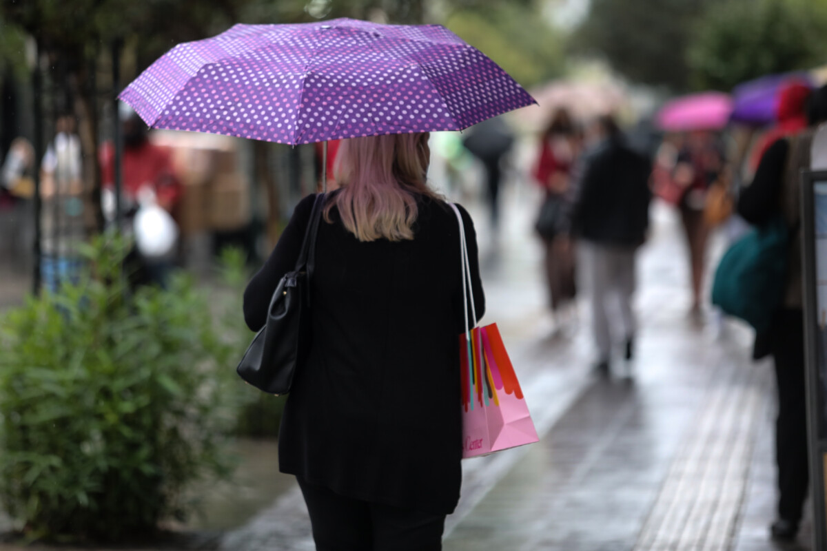 Καιρός / Σύννεφα, βροχές και μικρή πτώση της θερμοκρασίας – Η πρόγνωση για το Σαββατοκύριακο