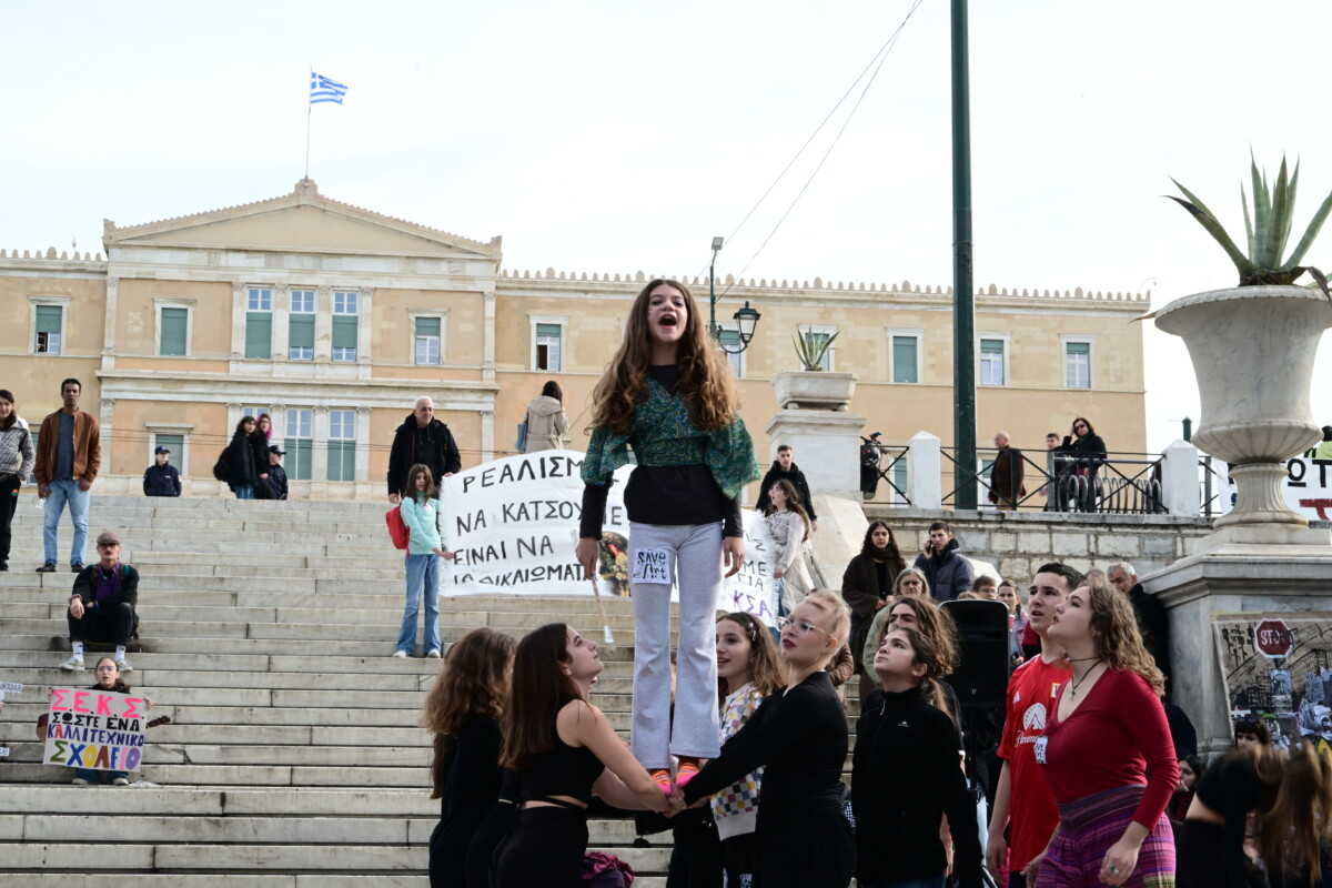 Πρόεδρος ΟΙΕΛΕ στο tvxs / Η κυβέρνηση παραδίδει σε funds ακόμα και την εκπαίδευση