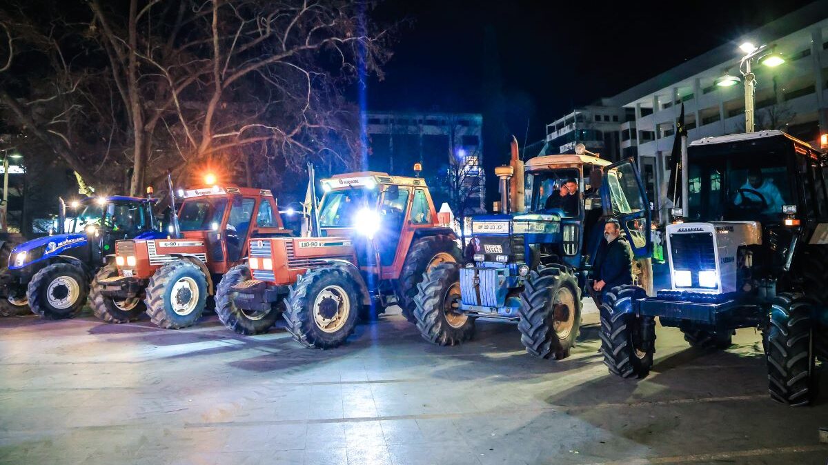 Λάρισα / Με τα τρακτέρ στο κέντρο της πόλης οι αγρότες