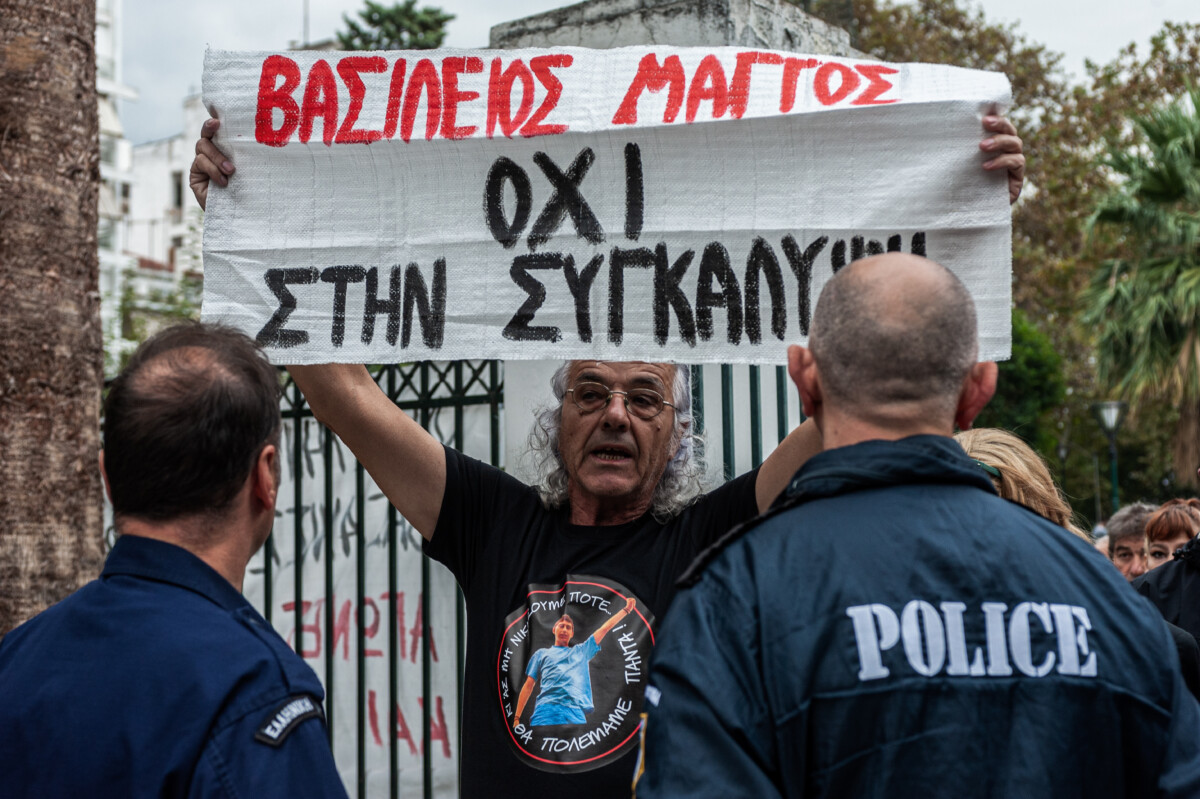 Βασίλης Μάγγος / «Εδώ μέσα έχουμε δημοκρατία και Νέα Δημοκρατία» είπε στον πατέρα του κατηγορούμενος αστυνομικός