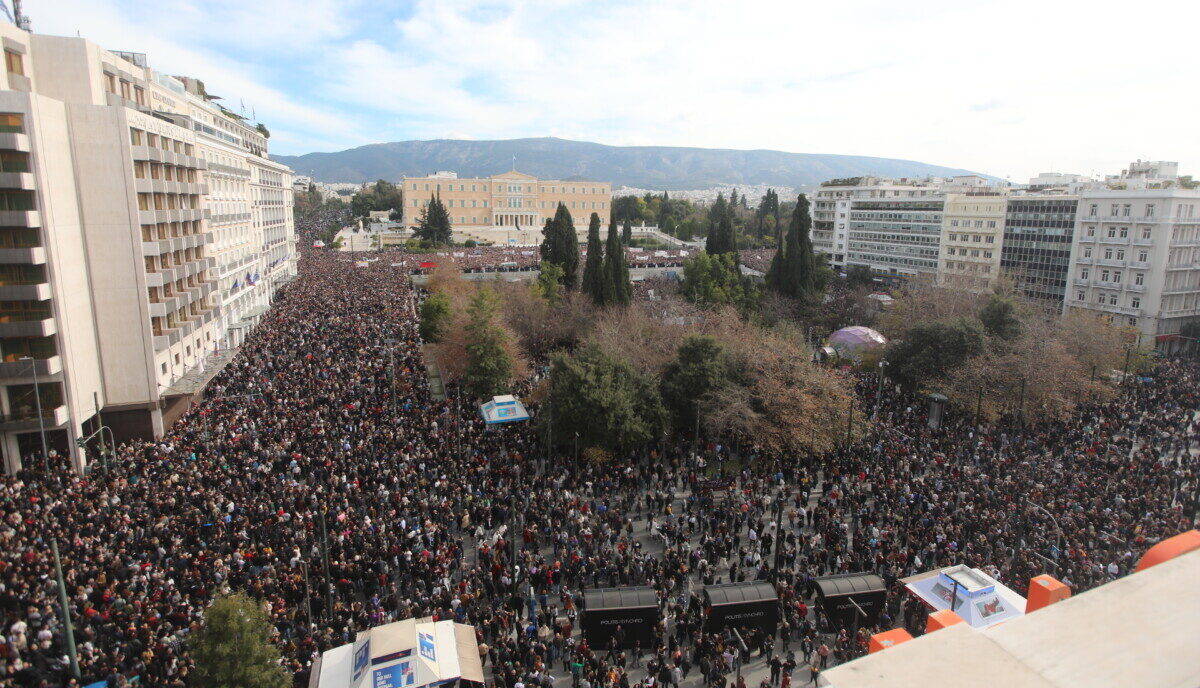 Συγκέντρωση στο Σύνταγμα / Ποτάμι οργής για το έγκλημα στα Τέμπη