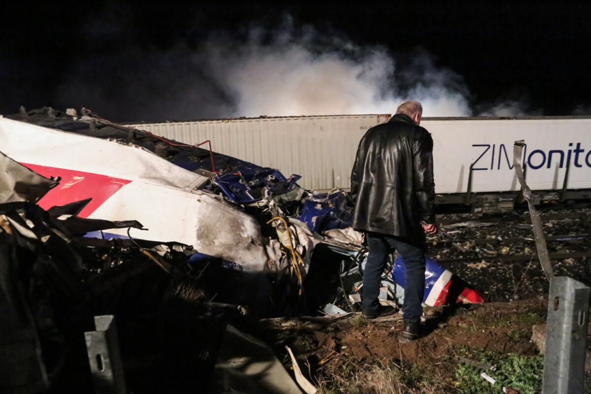 Τέμπη / Η έκθεση που αποκάλυπτε από τον Απρίλιο όσα «δεν γνωρίζει» σήμερα ο Μητσοτάκης