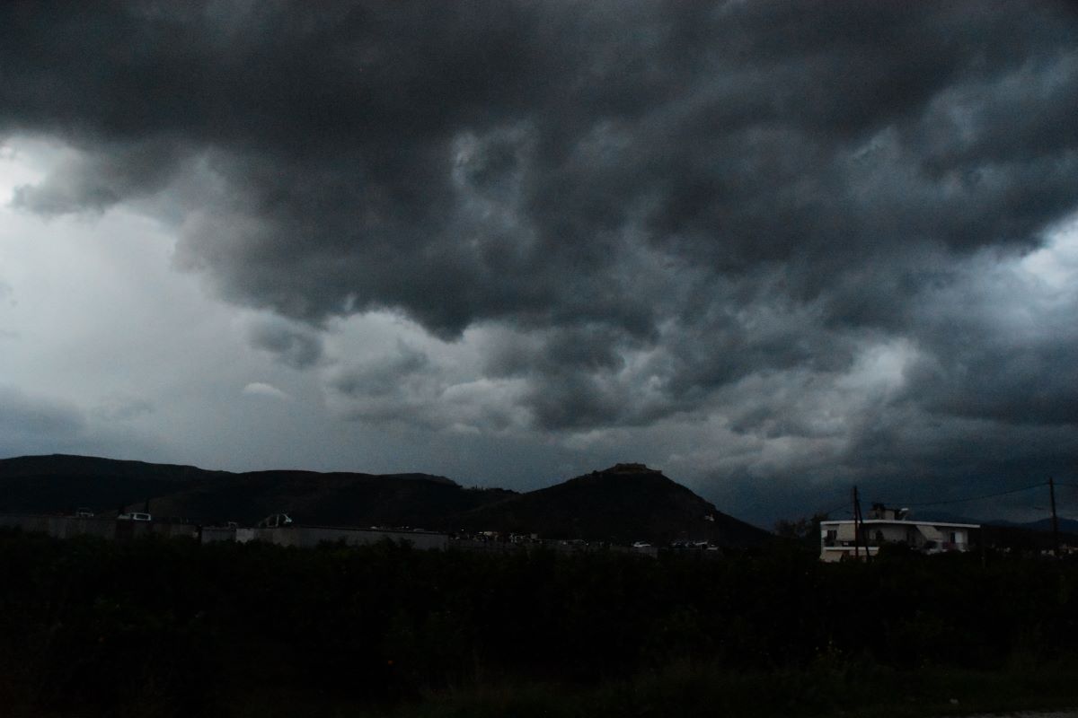 Έκτακτο δελτίου επιδείνωσης του καιρού / Πού θα «χτυπήσουν» οι βροχές και οι καταιγίδες