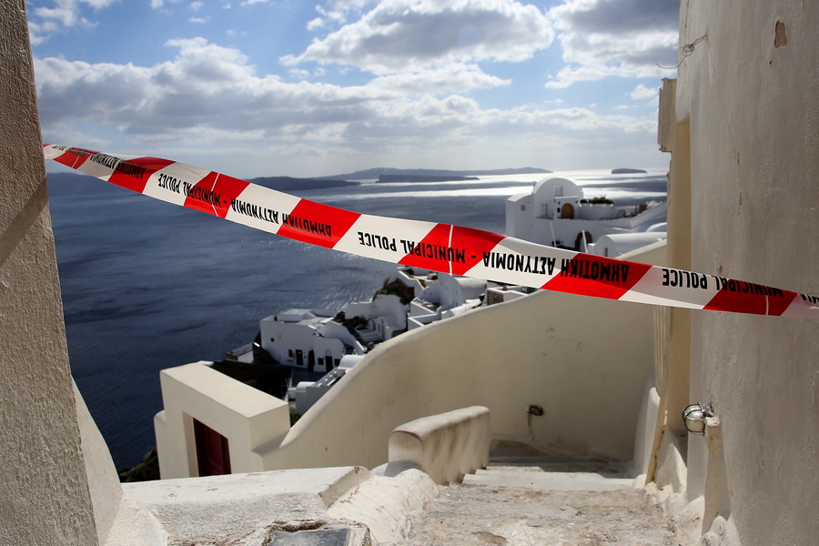 Παπαζάχος / Άγνωστοι βανδάλισαν και έκλεψαν εξοπλισμό από τον σεισμολογικό σταθμό στη Σαντορίνη