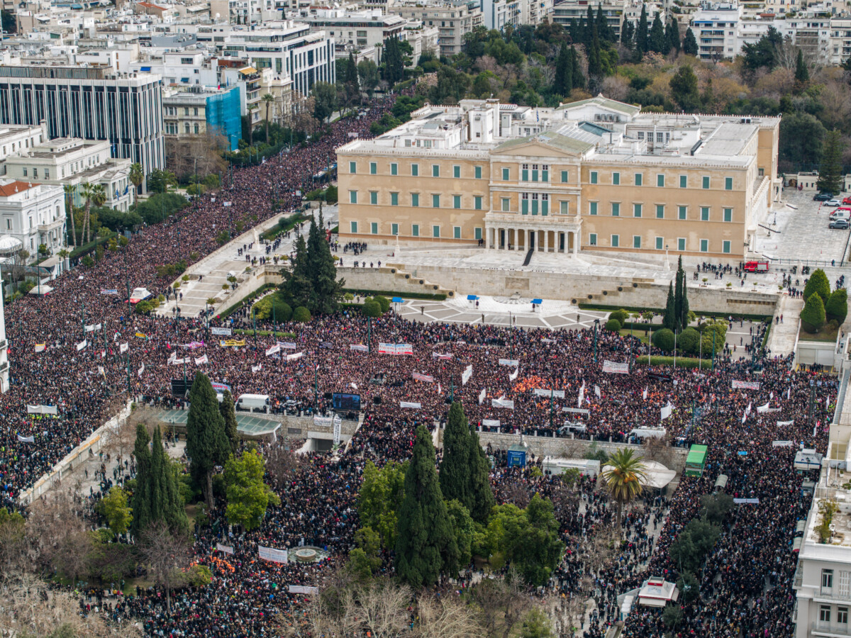 Φρέσκια λάσπη / Το κίνημα των Τεμπών υποκινείται από τη Ρωσία