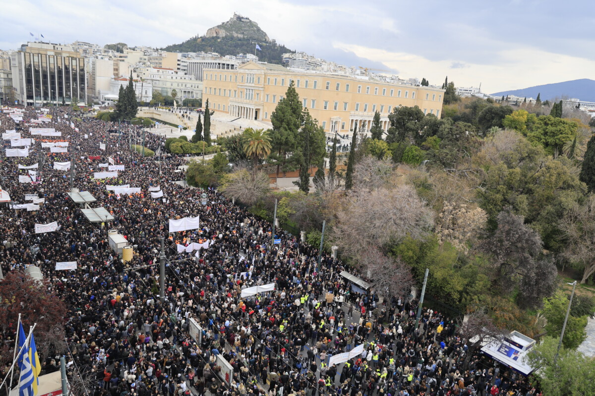 Δημοσκόπηση της Prorata / Σχεδόν οκτώ στους δέκα θέλουν «αλλαγή της κυβέρνησης»