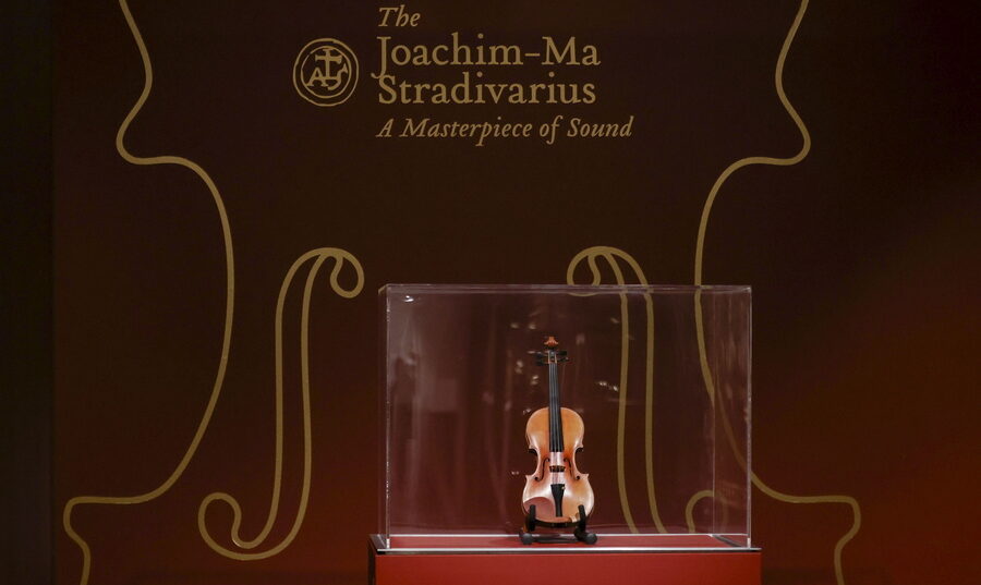 Stradivarius / Βιολί τριακοσίων ετών πωλήθηκε για αστρονομικό ποσό στη Νέα Υόρκη