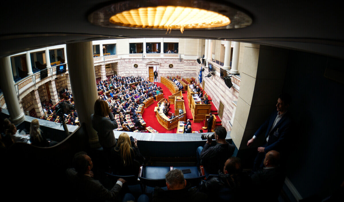 Τα των διαδρόμων / Το τηλεοπτικό μπλόκο στον Άδωνι, οι φωνές στον Σταϊκούρα, οι επενδυτές στα ΜΜΕ του ΣΥΡΙΖΑ