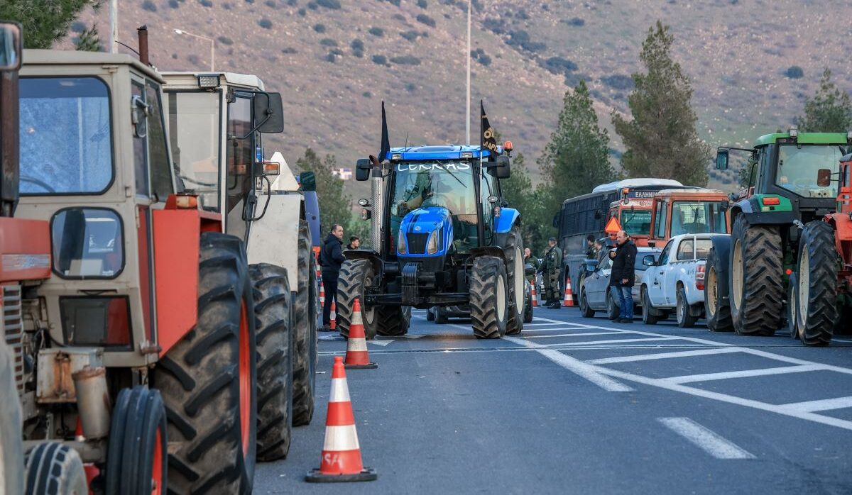 Αγρότες / Εντείνουν τις κινητοποιήσεις τους πανελλαδικά