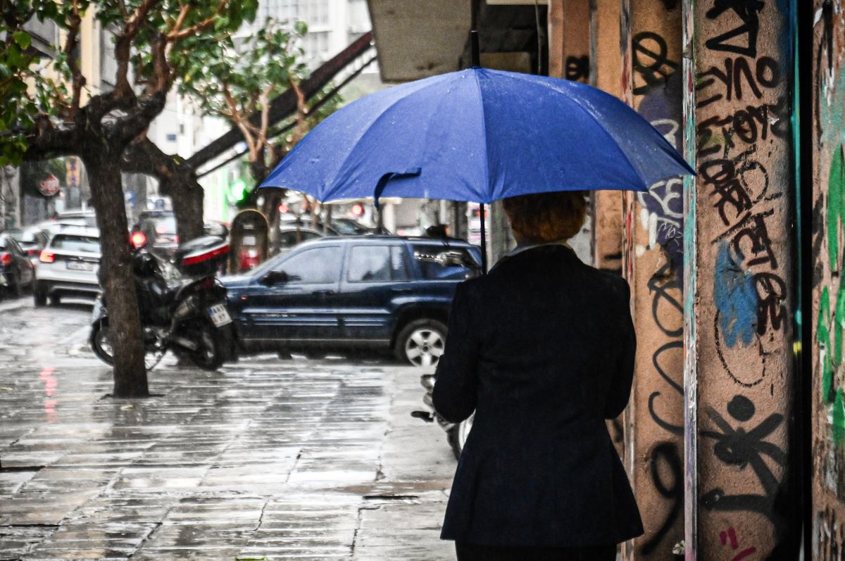 Καιρός / Συννεφιά και βροχή