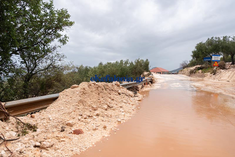 Κεφαλονιά / «Λίμνη» οι καλλιέργειες, στις λάσπες τα χωριά