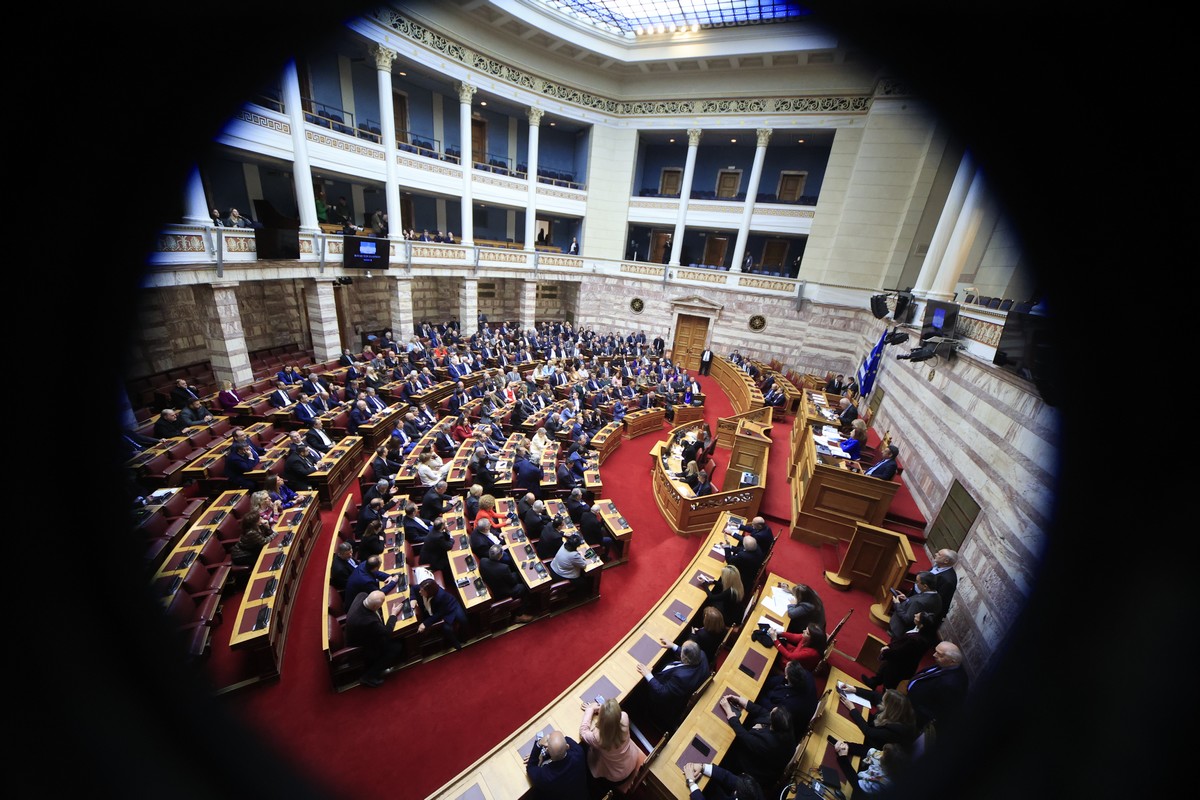 Τέμπη / Το στίγμα των μυστικών δημοσκοπήσεων