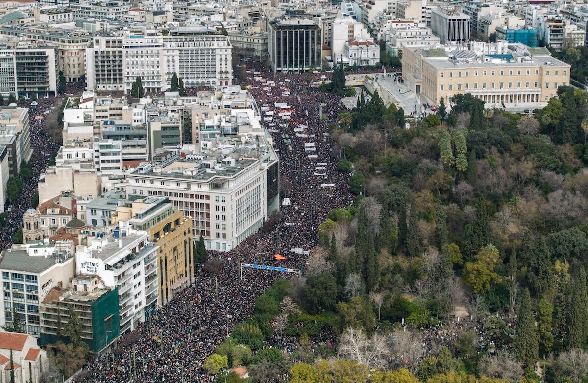 Διεθνή ΜΜΕ / Με εκτενή ρεπορτάζ καλύπτουν τις μαζικές διαδηλώσεις για τη διετή επέτειο των Τεμπών