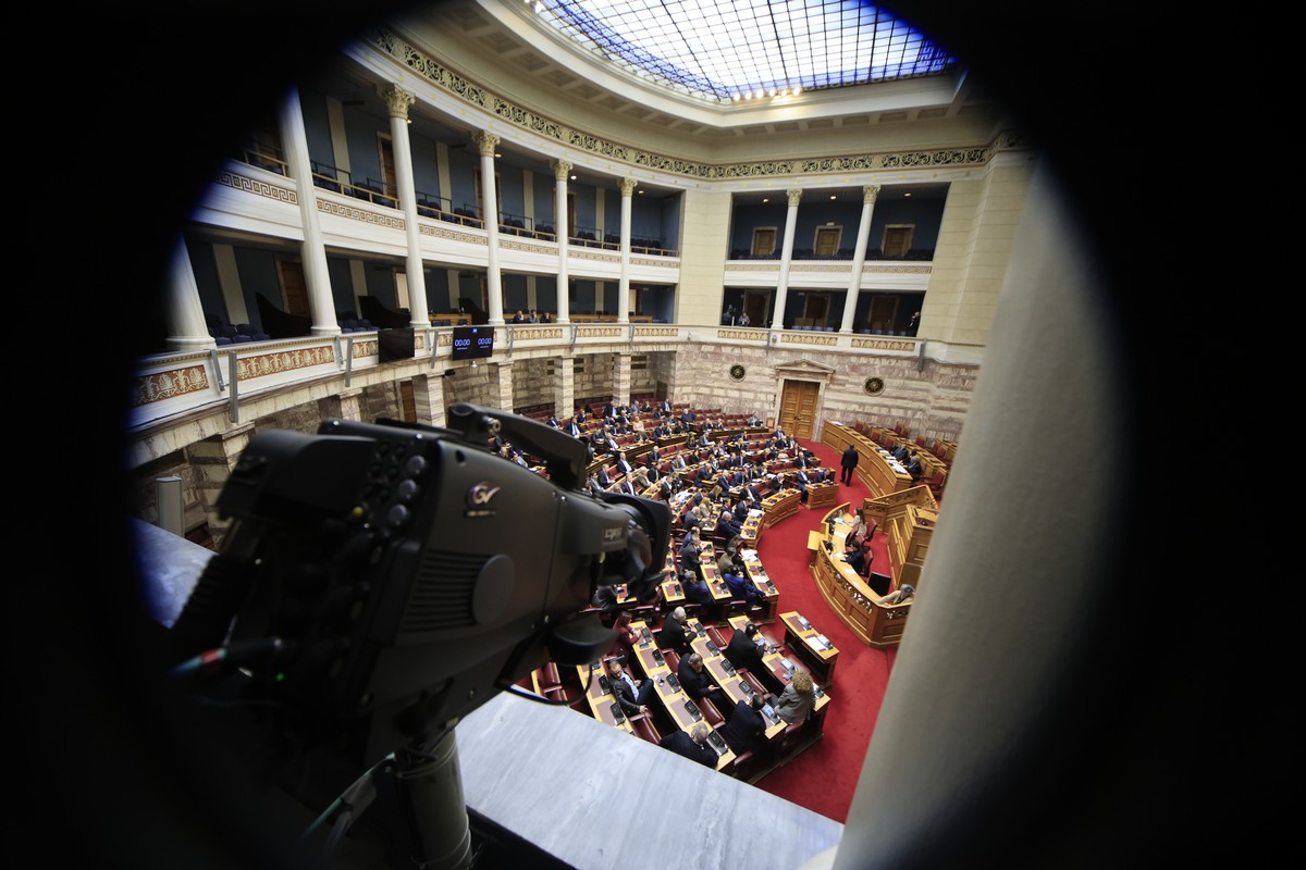 Βουλή – Live / Η δεύτερη μέρα της συζήτησης επί της πρότασης δυσπιστίας