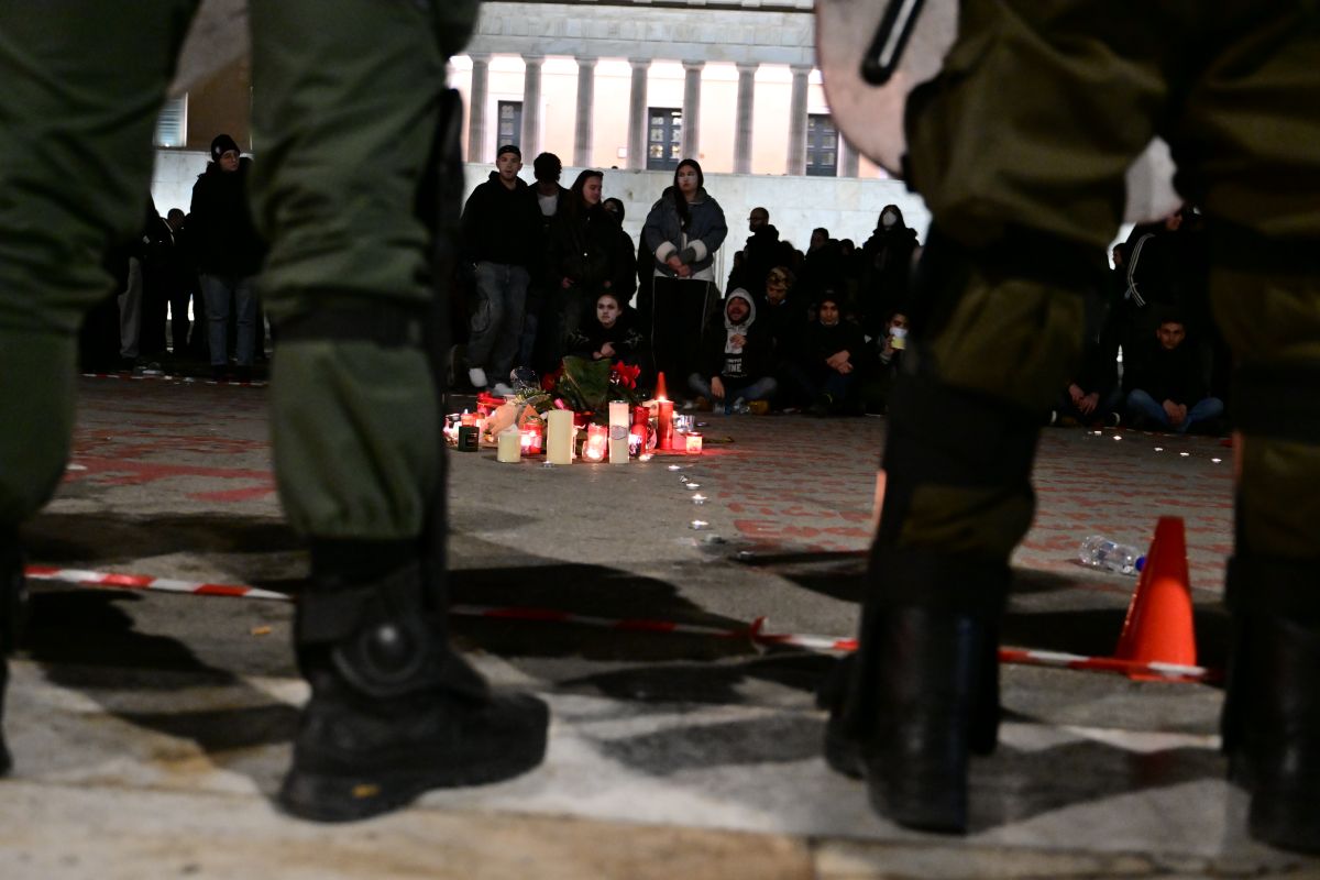 Επεισόδια στο Σύνταγμα / Ποινική δίωξη σε 11 συλληφθέντες και παράταση κράτησής τους