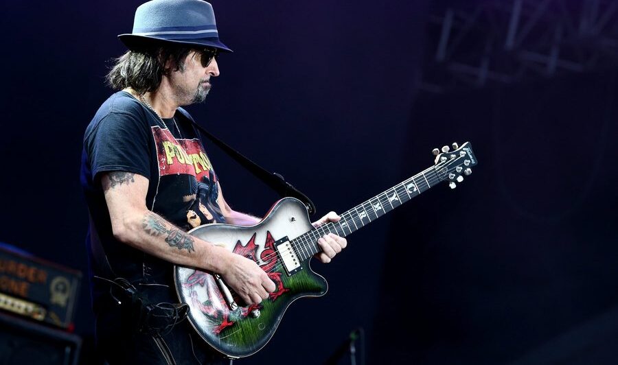 Mot&ouml;rhead / &Pi;έ&theta;&alpha;&nu;&epsilon; &sigma;&epsilon; &eta;&lambda;&iota;&kappa;ί&alpha; 64 &epsilon;&tau;ώ&nu; &omicron; &kappa;&iota;&theta;&alpha;&rho;ί&sigma;&tau;&alpha;&sigmaf; &Phi;&iota;&lambda; &Kappa;ά&mu;&pi;&epsilon;&lambda;