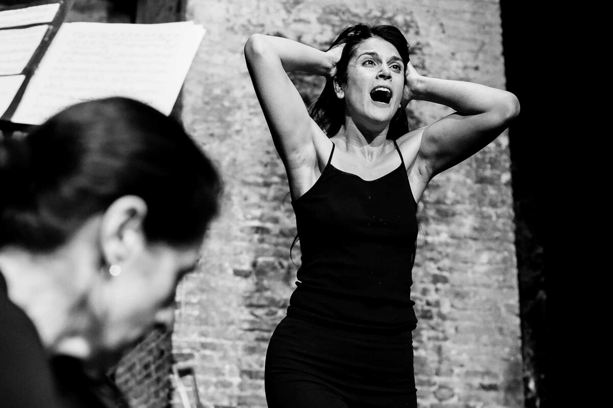 &laquo;Ulrike &ndash; &gamma;&rho;ά&mu;&mu;&alpha;&tau;&alpha; &alpha;&pi;ό &tau;&eta; &nu;&epsilon;&kappa;&rho;ή &pi;&tau;έ&rho;&upsilon;&gamma;&alpha;&raquo; / &Mu;ί&alpha; &pi;&alpha;&rho;ά&sigma;&tau;&alpha;&sigma;&eta; &beta;&alpha;&sigma;&iota;&sigma;&mu;έ&nu;&eta; &sigma;&tau;&iota;&sigmaf; &epsilon;&pi;&iota;&sigma;&tau;&omicron;&lambda;έ&sigmaf; &tau;&eta;&sigmaf; &Omicron;&upsilon;&lambda;&rho;ί&kappa;&epsilon; &Mu;ά&iota;&nu;&chi;&omicron;&phi; &alpha;&pi;ό &tau;&eta;&nu; &phi;&upsilon;&lambda;&alpha;&kappa;ή