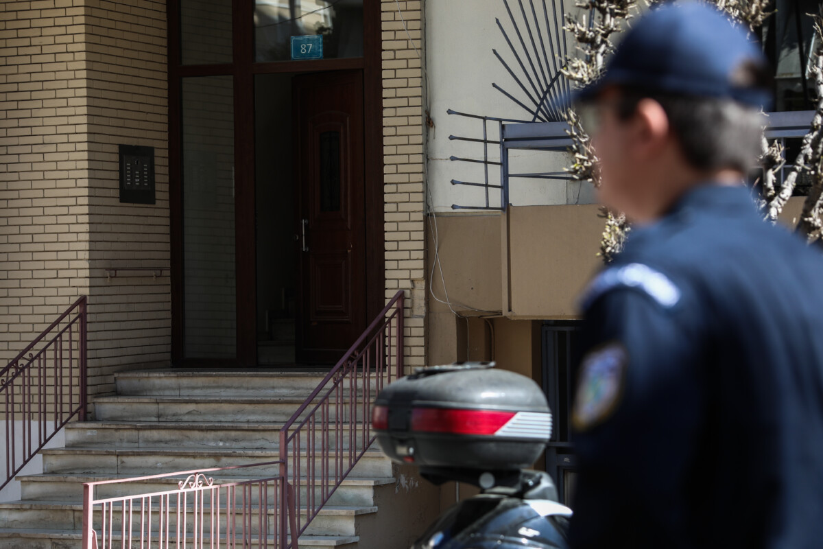 &Zeta;&omega;&gamma;&rho;ά&phi;&omicron;&upsilon; / &Sigma;&upsilon;&nu;&epsilon;&lambda;ή&phi;&theta;&eta; &omicron; &gamma;&iota;&omicron;&sigmaf; &gamma;&iota;&alpha; &tau;&eta; &delta;&omicron;&lambda;&omicron;&phi;&omicron;&nu;ί&alpha; &tau;&eta;&sigmaf; &mu;&eta;&tau;έ&rho;&alpha;&sigmaf; &kappa;&alpha;&iota; &tau;&eta;&sigmaf; &alpha;&delta;&epsilon;&lambda;&phi;ή&sigmaf; &tau;&omicron;&upsilon;