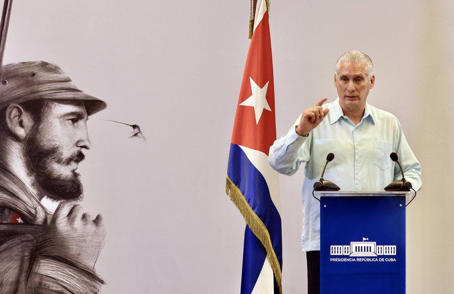 &Kappa;&omicron;ύ&beta;&alpha; / Έ&nu;&alpha;&sigmaf; &Kappa;ά&sigma;&tau;&rho;&omicron; &gamma;&nu;&omega;&sigma;&tau;ό&sigmaf; &omega;&sigmaf; &laquo;&kappa;&alpha;&beta;&omicron;ύ&rho;&iota;&raquo;, &omicron;&iota; &alpha;&mu;&epsilon;&rho;&iota;&kappa;&alpha;&nu;&iota;&kappa;έ&sigmaf; &pi;&iota;έ&sigma;&epsilon;&iota;&sigmaf; &kappa;&alpha;&iota; &omicron;&iota; &laquo;&upsilon;&pi;ό&gamma;&epsilon;&iota;&epsilon;&sigmaf;&raquo; &sigma;&upsilon;&nu;&alpha;&nu;&tau;ή&sigma;&epsilon;&iota;&sigmaf;