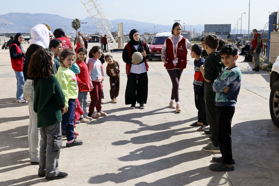 UNICEF / &Mu;ί&alpha; &tau;ά&xi;&eta; &pi;&alpha;&iota;&delta;&iota;ώ&nu; &sigma;&kappa;&omicron;&tau;ώ&nu;&omicron;&nu;&tau;&alpha;&iota; ή &tau;&rho;&alpha;&upsilon;&mu;&alpha;&tau;ί&zeta;&omicron;&nu;&tau;&alpha;&iota; &kappa;&alpha;&theta;&eta;&mu;&epsilon;&rho;&iota;&nu;ά &sigma;&tau;&omicron;&nu; &Lambda;ί&beta;&alpha;&nu;&omicron; &alpha;&pi;ό &tau;&omicron;&nu; &pi;ό&lambda;&epsilon;&mu;&omicron;
