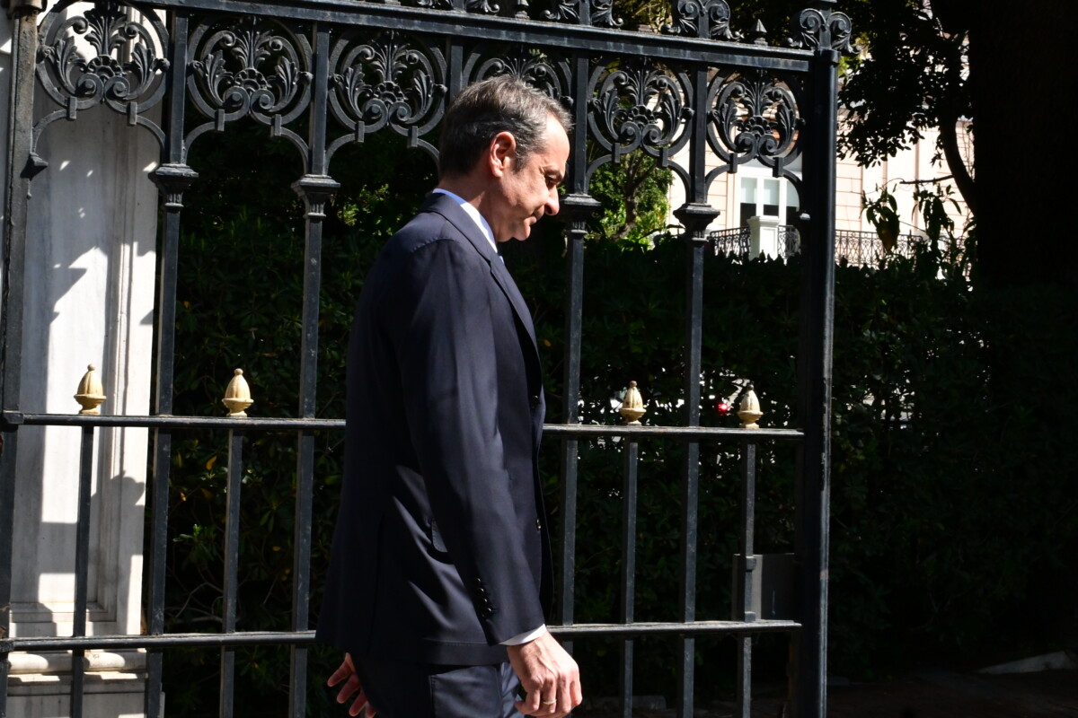 &Mu;&eta;&tau;&sigma;&omicron;&tau;ά&kappa;&eta;&sigmaf; / &Sigma;&eta;&kappa;ώ&nu;&epsilon;&iota; &tau;&omicron; &alpha;&kappa;&omicron;&upsilon;&sigma;&tau;&iota;&kappa;ό &gamma;&iota;&alpha; &nu;&alpha; &mu;&alpha;&zeta;έ&psi;&epsilon;&iota; &tau;&omicron; &gamma;&alpha;&lambda;ά&zeta;&iota;&omicron; &laquo;&alpha;&nu;&tau;ά&rho;&tau;&iota;&kappa;&omicron;&raquo;