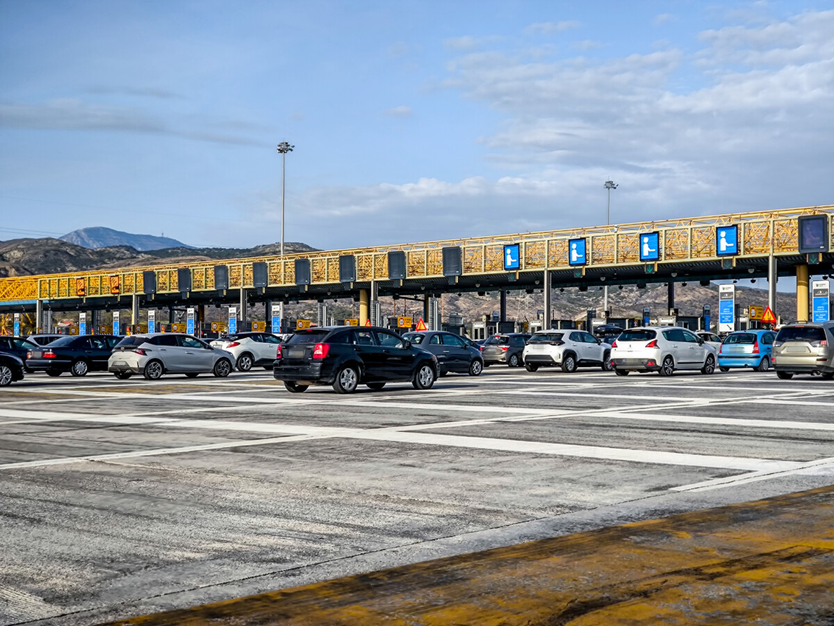 &Pi;ά&sigma;&chi;&alpha; / &Epsilon;&pi;&iota;&sigma;&tau;&rho;έ&phi;&omicron;&upsilon;&nu; &omicron;&iota; &epsilon;&kappa;&delta;&rho;&omicron;&mu;&epsilon;ί&sigmaf; &ndash; &Mu;&epsilon;&gamma;ά&lambda;&epsilon;&sigmaf; &omicron;&upsilon;&rho;έ&sigmaf; &kappa;&alpha;&iota; &kappa;ί&nu;&eta;&sigma;&eta; &sigma;&tau;&alpha; &delta;&iota;ό&delta;&iota;&alpha;