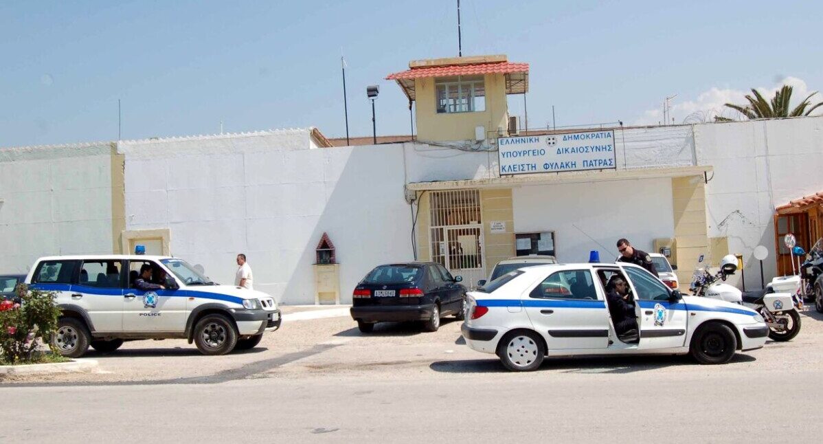 &Pi;ά&tau;&rho;&alpha; / &Nu;&epsilon;&kappa;&rho;ό&sigmaf; 58&chi;&rho;&omicron;&nu;&omicron;&sigmaf; &kappa;&rho;&alpha;&tau;&omicron;ύ&mu;&epsilon;&nu;&omicron;&sigmaf; &sigma;&tau;&iota;&sigmaf; &phi;&upsilon;&lambda;&alpha;&kappa;έ&sigmaf; &Alpha;&gamma;ί&omicron;&upsilon; &Sigma;&tau;&epsilon;&phi;ά&nu;&omicron;&upsilon;