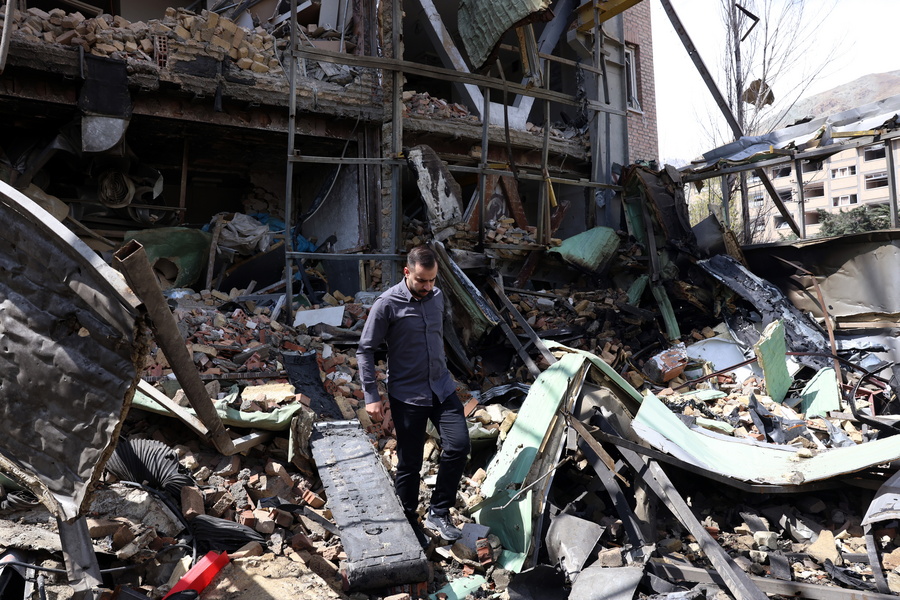 Live blog / Reuters: &Eta;&Pi;&Alpha; &kappa;&alpha;&iota; &Iota;&rho;ά&nu; έ&lambda;&alpha;&beta;&alpha;&nu; &epsilon;&iota;&rho;&eta;&nu;&epsilon;&upsilon;&tau;&iota;&kappa;ό &sigma;&chi;έ&delta;&iota;&omicron; &delta;ύ&omicron; &phi;ά&sigma;&epsilon;&omega;&nu;