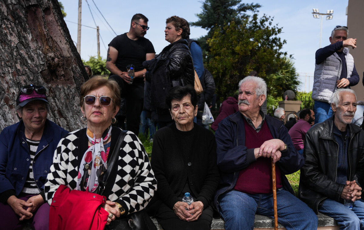 &Eta; &Lambda;έ&sigma;&beta;&omicron;&sigmaf; &sigma;&epsilon; &alpha;&pi;ό&gamma;&nu;&omega;&sigma;&eta; / &laquo;&Delta;&epsilon;&nu; &theta;&alpha; &gamma;ί&nu;&omicron;&upsilon;&mu;&epsilon; &nu;&epsilon;&kappa;&rho;&omicron;&tau;&alpha;&phi;&epsilon;ί&omicron; &zeta;ώ&omega;&nu;, &nu;&alpha; &pi;ί&nu;&omicron;&upsilon;&mu;&epsilon; &nu;&epsilon;&rho;ό &kappa;&alpha;&iota; &alpha;ί&mu;&alpha;&raquo;