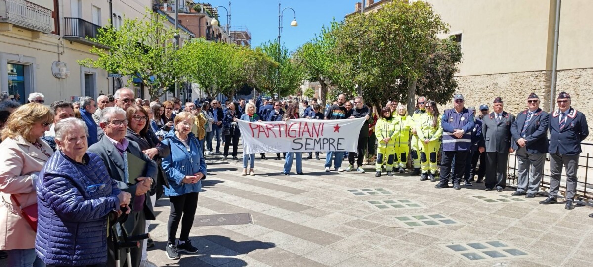 &Iota;&tau;&alpha;&lambda;ί&alpha; / &Alpha;&nu;&alpha;&kappa;&eta;&rho;ύ&chi;&theta;&eta;&kappa;&epsilon; &epsilon;&theta;&nu;&iota;&kappa;ό&sigmaf; ή&rho;&omega;&alpha;&sigmaf; &omicron; &epsilon;&kappa;&tau;&epsilon;&lambda;&epsilon;&sigma;&mu;έ&nu;&omicron;&sigmaf; &sigma;&tau;&eta;&nu; &Kappa;&alpha;&lambda;&omicron;&gamma;&rho;έ&zeta;&alpha;