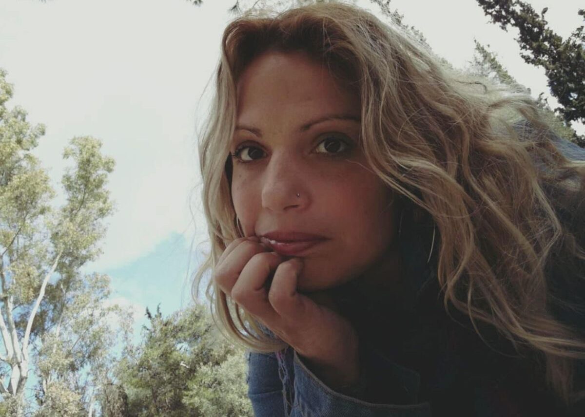 &Nu;&alpha;&tau;ά&sigma;&alpha; &Mu;&omega;&upsilon;&sigma;ό&gamma;&lambda;&omicron;&upsilon; / &Pi;έ&theta;&alpha;&nu;&epsilon; &eta; &alpha;&gamma;&alpha;&pi;&eta;&tau;ή &mu;&omicron;&upsilon;&sigma;&iota;&kappa;ό&sigmaf; &kappa;&alpha;&iota; &tau;&rho;&alpha;&gamma;&omicron;&upsilon;&delta;ί&sigma;&tau;&rho;&iota;&alpha;