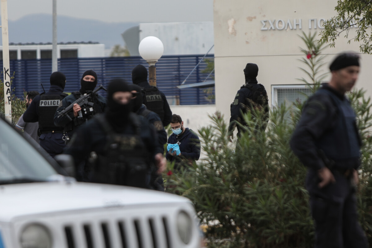 &Zeta;&omega;&gamma;&rho;ά&phi;&omicron;&upsilon; / &Beta;&rho;έ&theta;&eta;&kappa;&epsilon; &chi;&epsilon;&iota;&rho;&omicron;&beta;&omicron;&mu;&beta;ί&delta;&alpha; &sigma;&tau;&eta;&nu; &Pi;&alpha;&nu;&epsilon;&pi;&iota;&sigma;&tau;&eta;&mu;&iota;&omicron;ύ&pi;&omicron;&lambda;&eta;