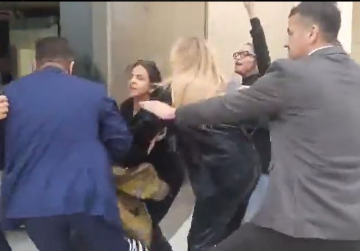 &Pi;&rho;&omicron;&sigma;&phi;&upsilon;&gamma;&iota;&kappa;ά &Alpha;&lambda;&epsilon;&xi;ά&nu;&delta;&rho;&alpha;&sigmaf; / &Pi;&alpha;&rho;έ&mu;&beta;&alpha;&sigma;&eta; &sigma;&tau;&eta; &Beta;&omicron;&upsilon;&lambda;ή &kappa;&alpha;&iota; 4 &beta;ί&alpha;&iota;&epsilon;&sigmaf; &pi;&rho;&omicron;&sigma;&alpha;&gamma;&omega;&gamma;έ&sigmaf;