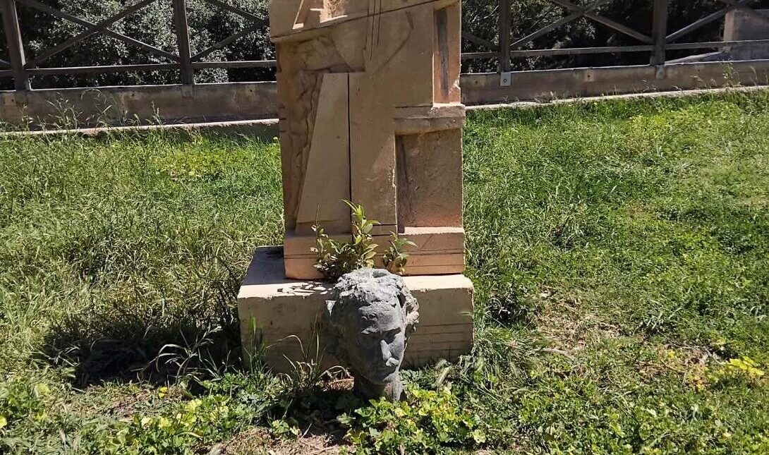 &Eta;&rho;ά&kappa;&lambda;&epsilon;&iota;&omicron; / &Alpha;&pi;&omicron;&kappa;&epsilon;&phi;ά&lambda;&iota;&sigma;&alpha;&nu; &tau;&eta;&nu; &pi;&rho;&omicron;&tau;&omicron;&mu;ή &tau;&omicron;&upsilon; &Nu;ί&kappa;&omicron;&upsilon; &Xi;&upsilon;&lambda;&omicron;ύ&rho;&eta;