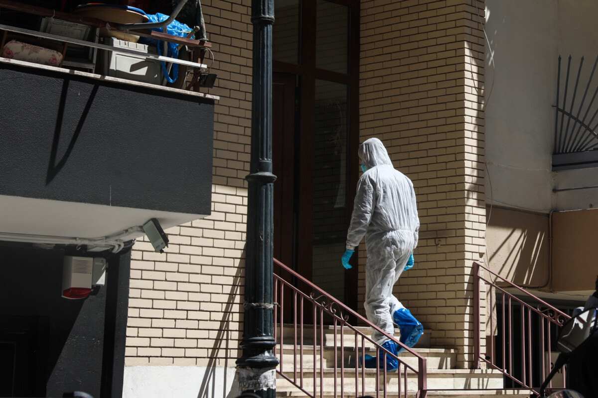 &Zeta;&omega;&gamma;&rho;ά&phi;&omicron;&upsilon; / &Pi;&rho;&omicron;&phi;&upsilon;&lambda;&alpha;&kappa;ί&sigma;&tau;&eta;&kappa;&epsilon; 54&chi;&rho;&omicron;&nu;&omicron;&sigmaf; &gamma;&iota;&alpha; &tau;&omicron;&upsilon;&sigmaf; &theta;&alpha;&nu;ά&tau;&omicron;&upsilon;&sigmaf; &tau;&eta;&sigmaf; &mu;&eta;&tau;έ&rho;&alpha;&sigmaf; &kappa;&alpha;&iota; &tau;&eta;&sigmaf; &alpha;&delta;&epsilon;&rho;&phi;ή&sigmaf; &tau;&omicron;&upsilon;